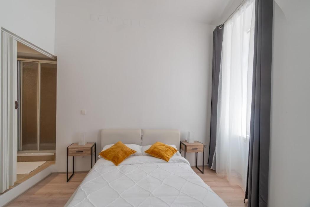 Apartment Centre